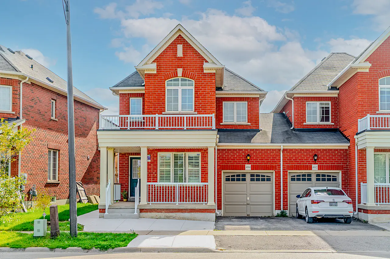 Example of semi-detached real estate in Milton's Scott neighbourhood